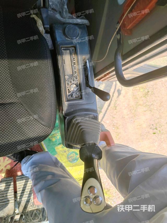 后窗玻璃角標(駕駛室部分) 后窗玻璃角標(駕駛室部分)
