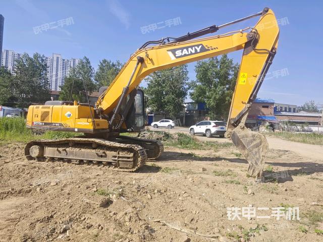 駕駛室整體(整機(jī)外觀) 駕駛室整體(整機(jī)外觀)