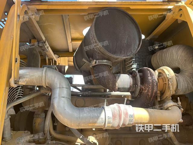 發(fā)動(dòng)機(jī)右側(cè)(整機(jī)外觀及大件) 發(fā)動(dòng)機(jī)右側(cè)(整機(jī)外觀及大件)