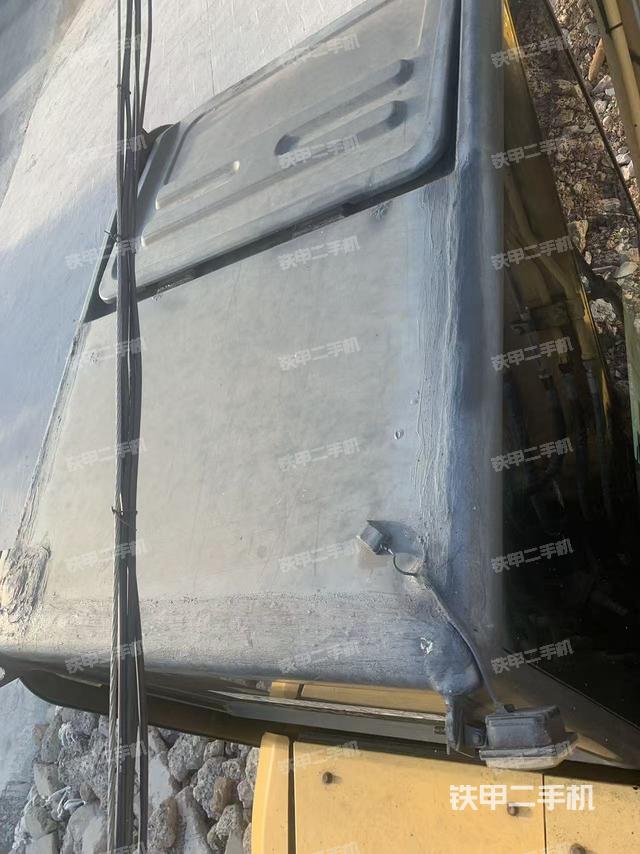 驾驶室顶部(整机外观) 驾驶室顶部(整机外观)