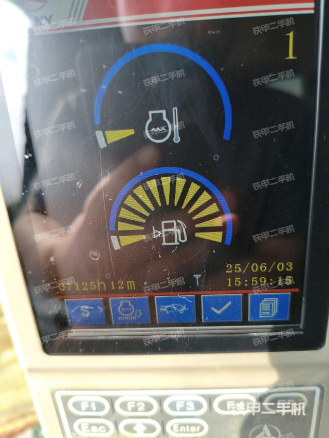 駕駛室整體(整機(jī)外觀) 駕駛室整體(整機(jī)外觀)