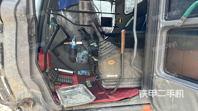 日立ZX120挖掘机的设备实拍-第8张实拍照片