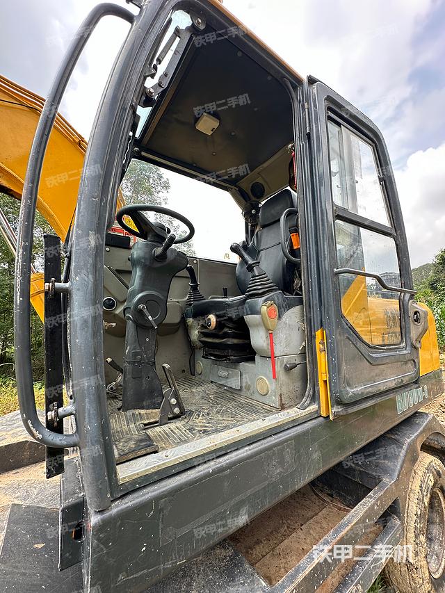 驾驶室整体（整机外观）