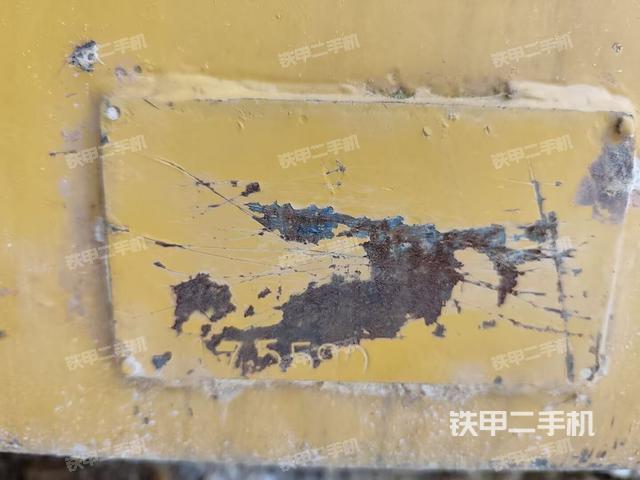 鏟斗右后整體(工作和回轉(zhuǎn)裝置) 鏟斗右后整體(工作和回轉(zhuǎn)裝置)