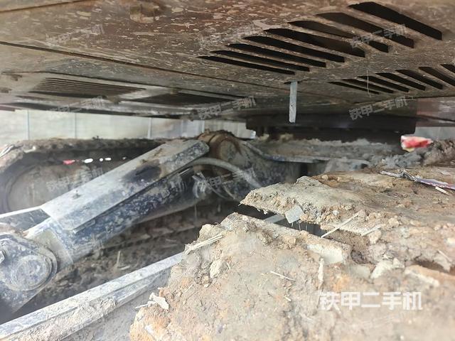 大臂背部俯視(工作和回轉(zhuǎn)裝置) 大臂背部俯視(工作和回轉(zhuǎn)裝置)