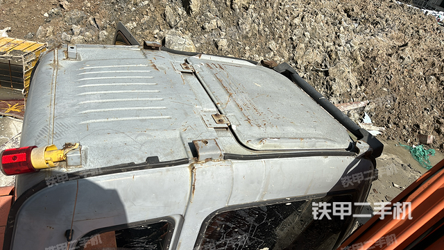 驾驶室顶部（整机外观）