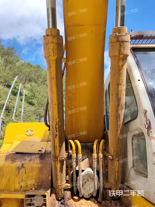 轉(zhuǎn)盤和下車架正前(工作和回轉(zhuǎn)裝置) 轉(zhuǎn)盤和下車架正前(工作和回轉(zhuǎn)裝置)