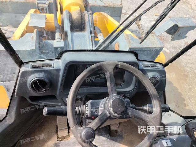 前擋風玻璃標 (駕駛室部分) 前擋風玻璃標 (駕駛室部分)