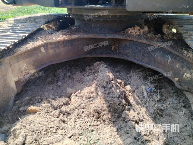 轉盤和下車架正前(工作和回轉裝置) 轉盤和下車架正前(工作和回轉裝置)