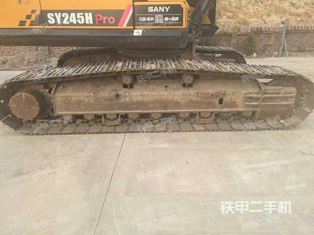 单侧履带整体(整机外观) 单侧履带整体(整机外观)