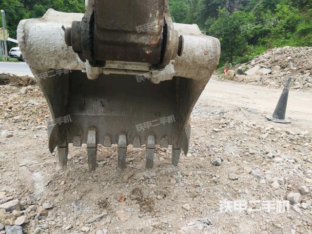 铲斗右后整体（工作和回转装置）