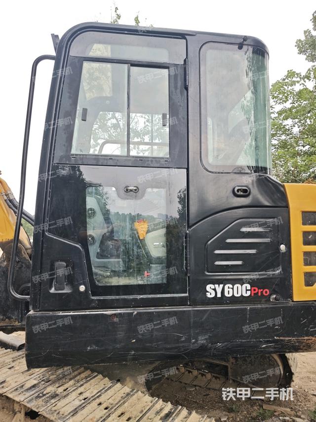 ?駕駛室正側(cè)（駕駛室部分）