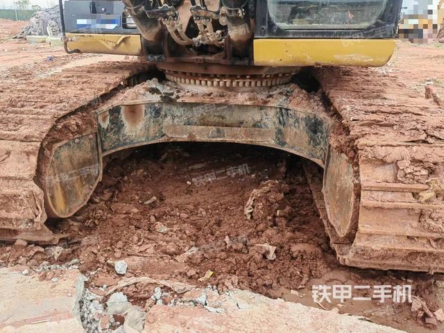 转盘和下车架正前(工作和回转装置) 转盘和下车架正前(工作和回转装置)