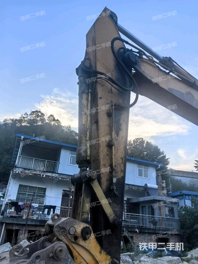 小臂整體左后(工作和回轉(zhuǎn)裝置) 小臂整體左后(工作和回轉(zhuǎn)裝置)