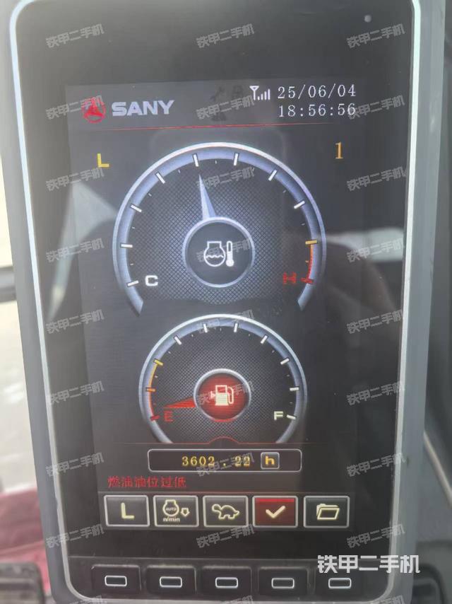 驾驶室顶部(整机外观) 驾驶室顶部(整机外观)