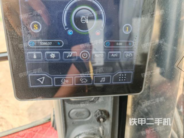 显示屏 (驾驶室部分) 显示屏 (驾驶室部分)