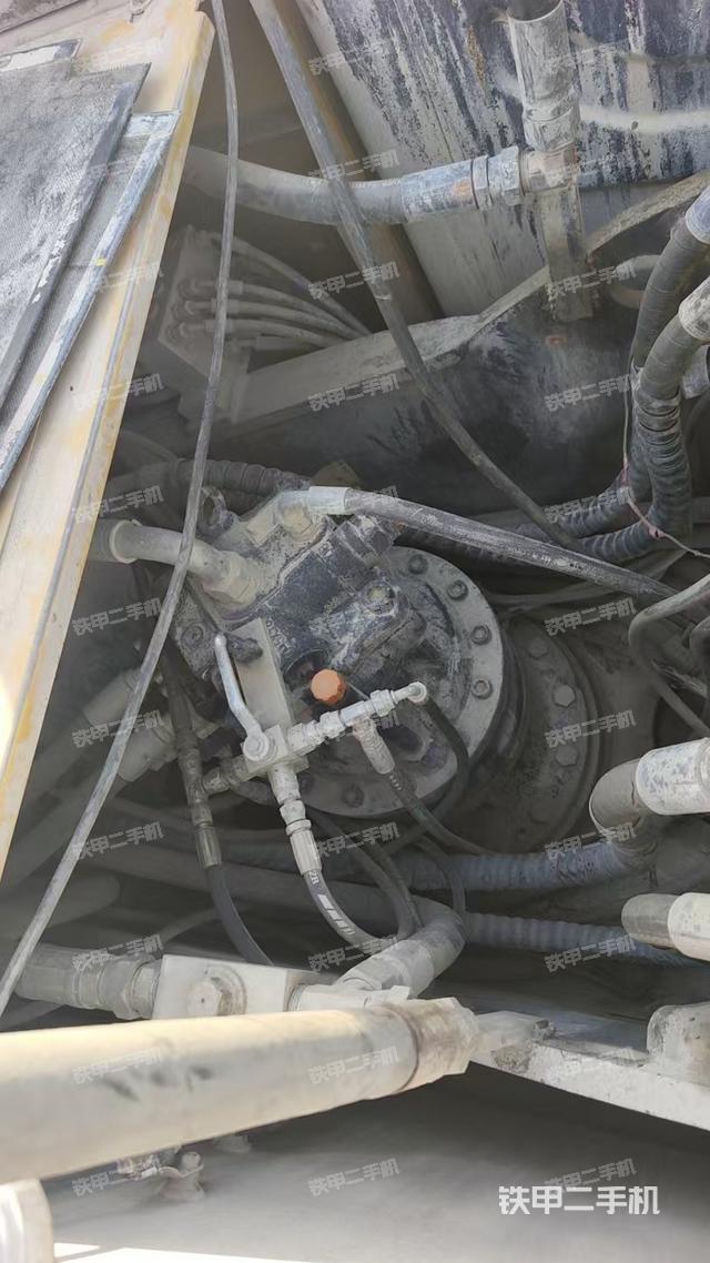 回转马达和主控阀（整机外观）