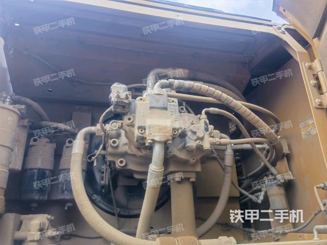 液壓泵艙室正面整體(整機(jī)外觀) 液壓泵艙室正面整體(整機(jī)外觀)