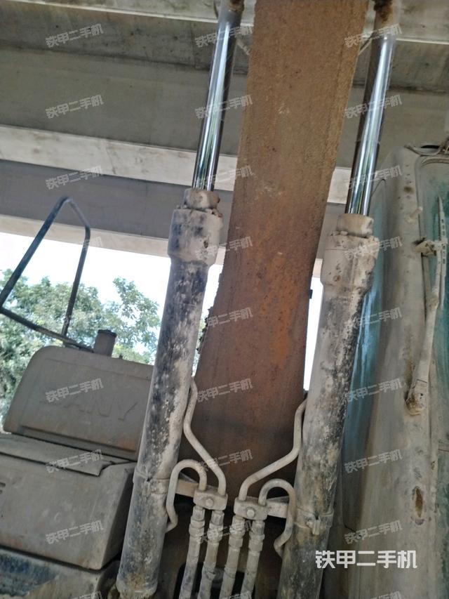 大臂油缸整體?豎拍(工作和回轉(zhuǎn)裝置) 大臂油缸整體?豎拍(工作和回轉(zhuǎn)裝置)