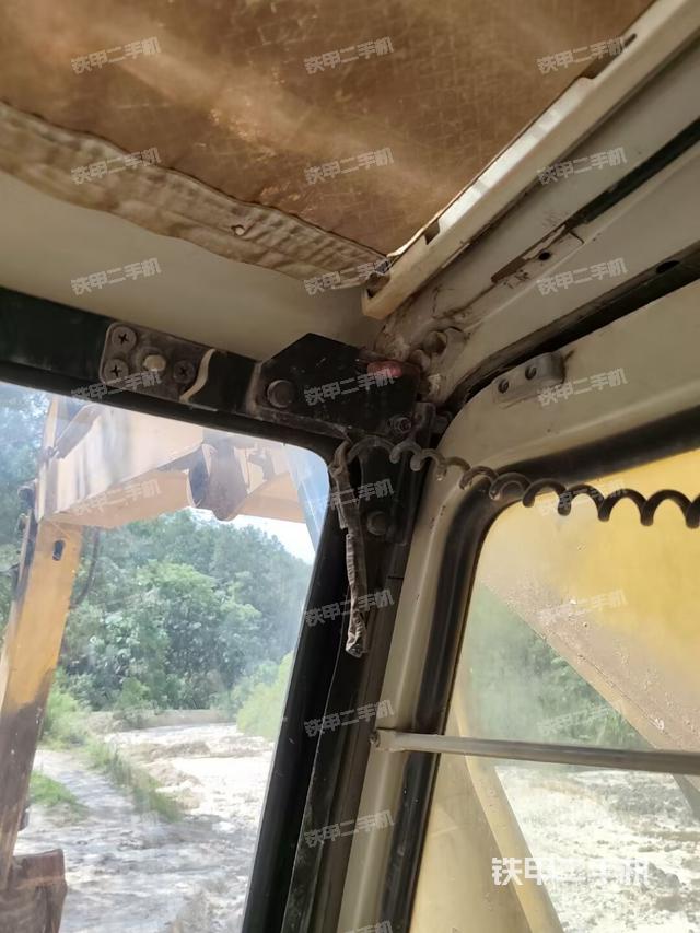 駕駛室左前45度(駕駛室部分) 駕駛室左前45度(駕駛室部分)