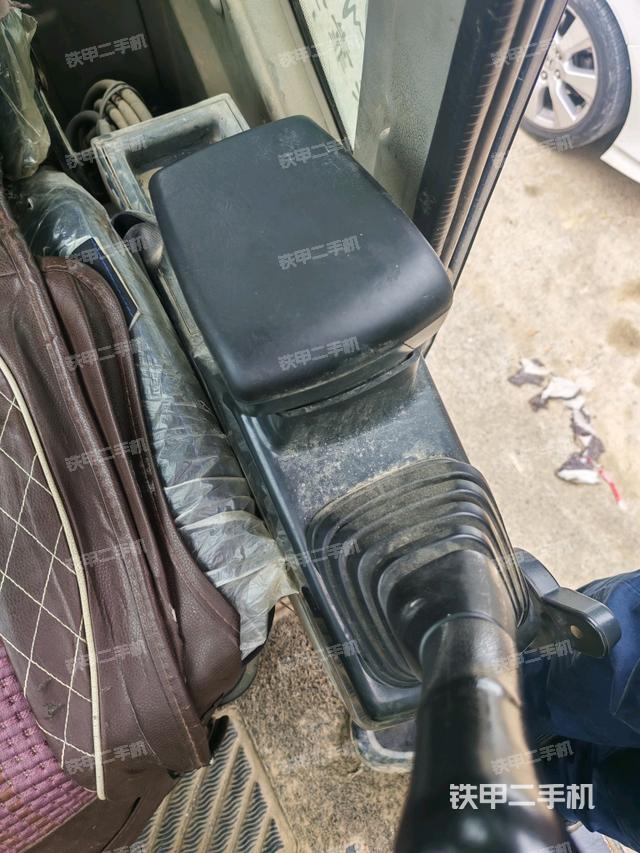 座椅左侧控制台/音响/含左手柄（驾驶室部分）