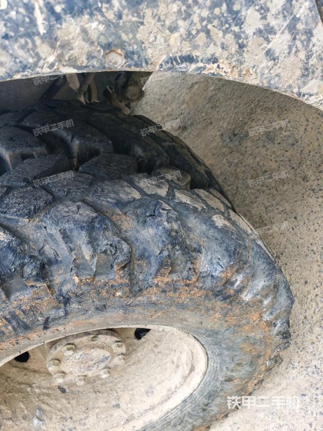 右驱动轮（行走机构）