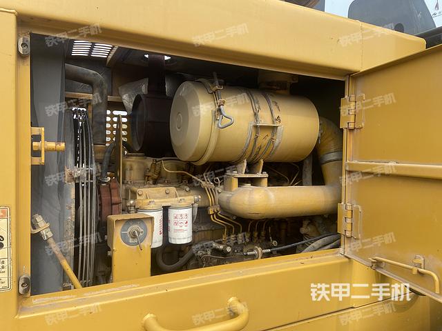 發(fā)動(dòng)機(jī)左側(cè)(整機(jī)外觀及大件) 發(fā)動(dòng)機(jī)左側(cè)(整機(jī)外觀及大件)