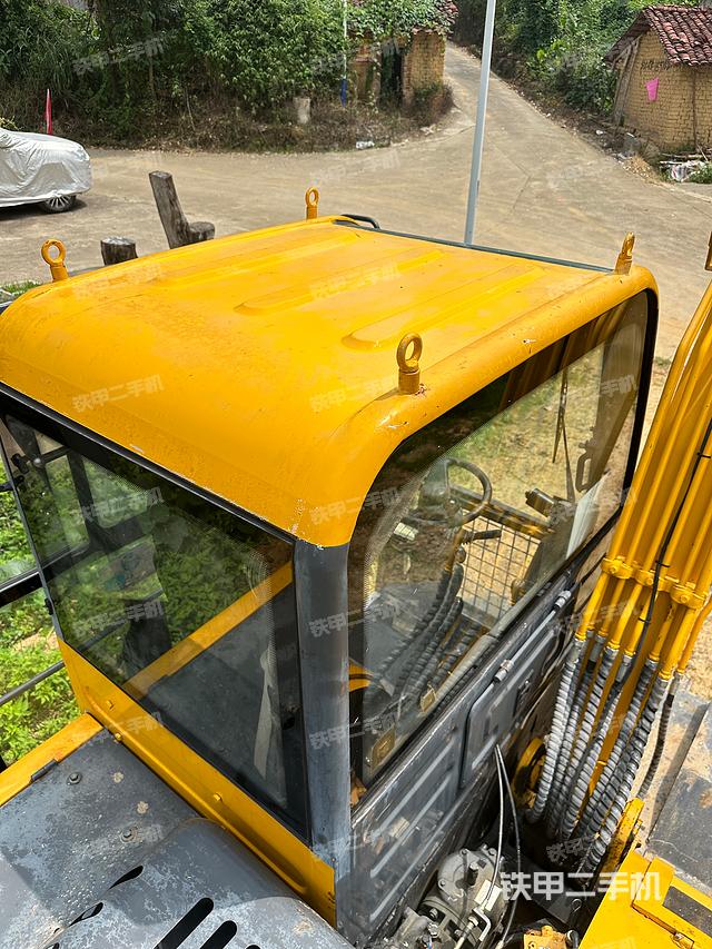 驾驶室顶部（整机外观）