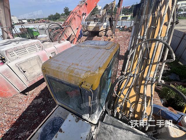 驾驶室顶部（整机外观）