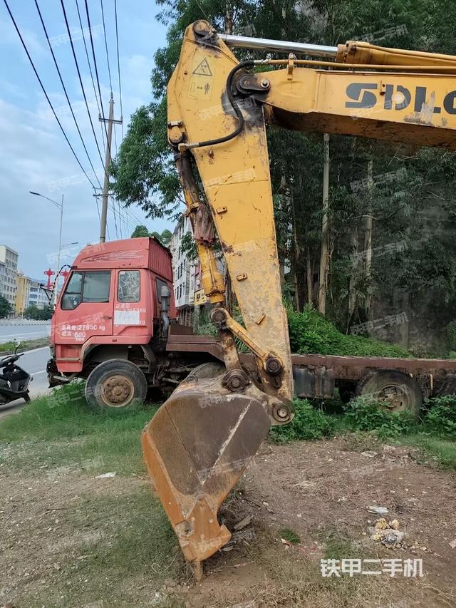 铲斗45度(工作和回转装置) 铲斗45度(工作和回转装置)