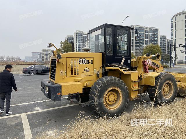 整機(jī)右后45°(整機(jī)外觀及大件) 整機(jī)右后45°(整機(jī)外觀及大件)