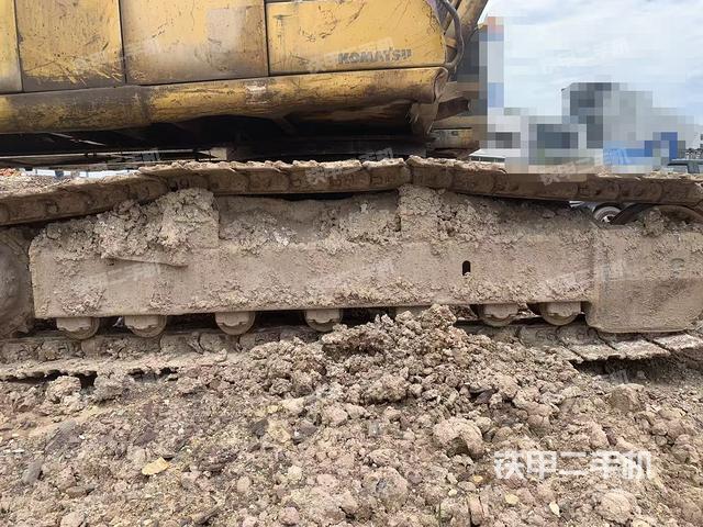 单侧履带整体(整机外观) 单侧履带整体(整机外观)