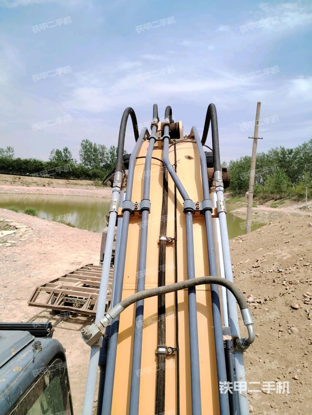 大臂背部俯视(工作和回转装置) 大臂背部俯视(工作和回转装置)