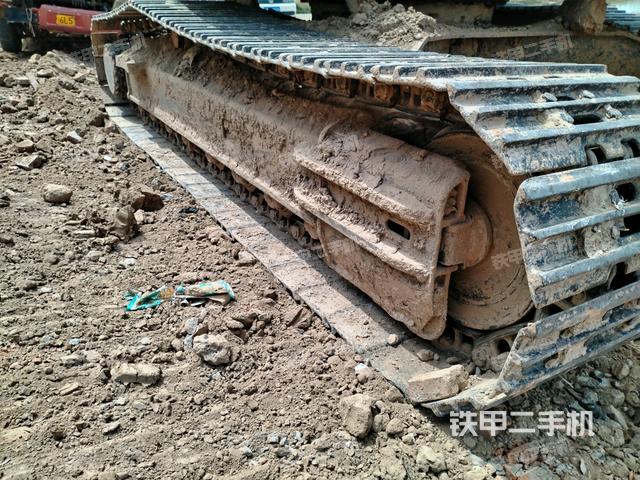 右侧履带整体(行走机构) 右侧履带整体(行走机构)