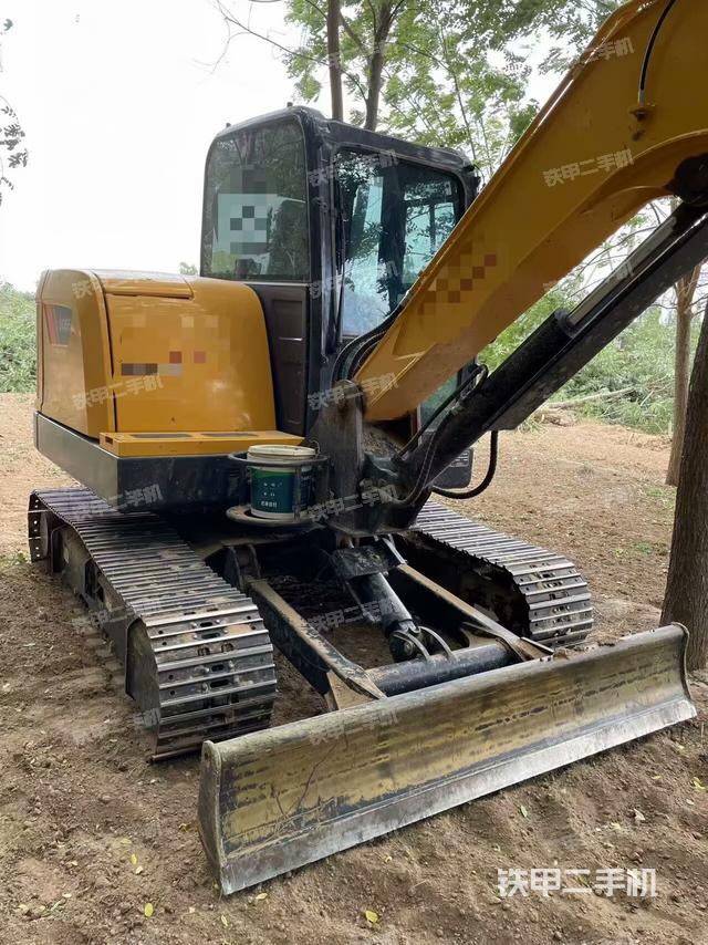 驾驶室整体(整机外观) 驾驶室整体(整机外观)