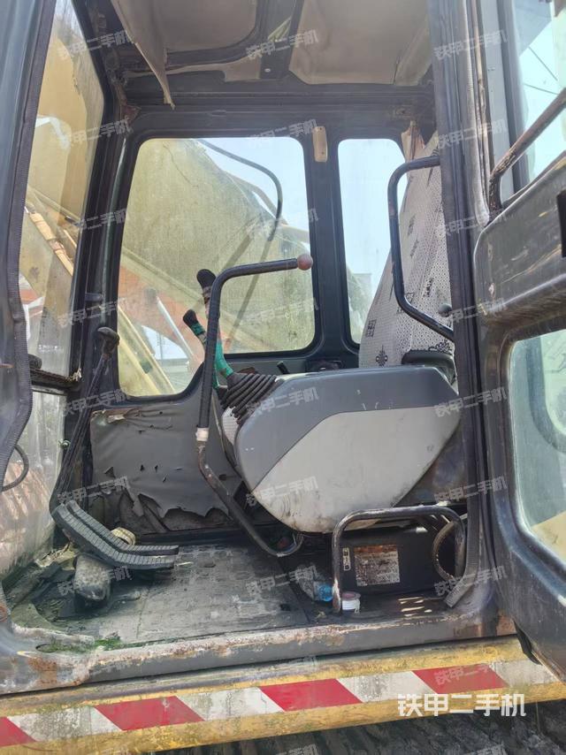 驾驶室整体(整机外观) 驾驶室整体(整机外观)