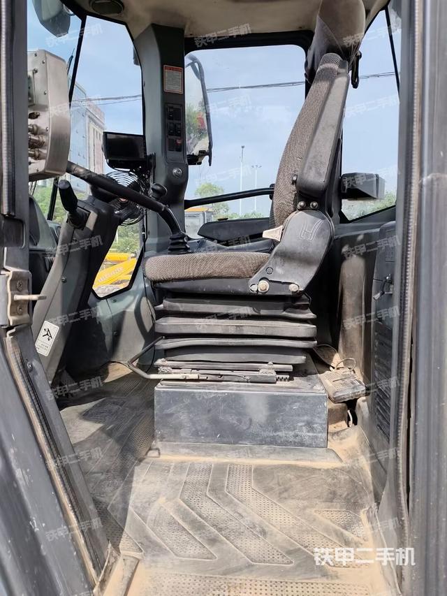 駕駛室頂部 外(駕駛室部分) 駕駛室頂部 外(駕駛室部分)