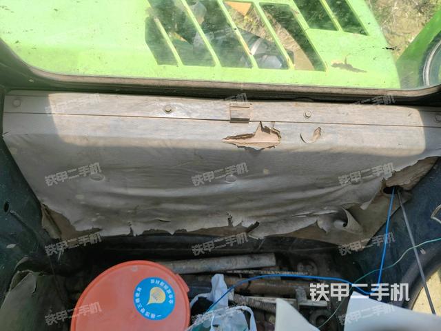 座椅左側(cè)控制臺/音響/含左手柄(駕駛室部分) 座椅左側(cè)控制臺/音響/含左手柄(駕駛室部分)