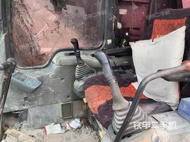 驾驶室整体(整机外观) 驾驶室整体(整机外观)