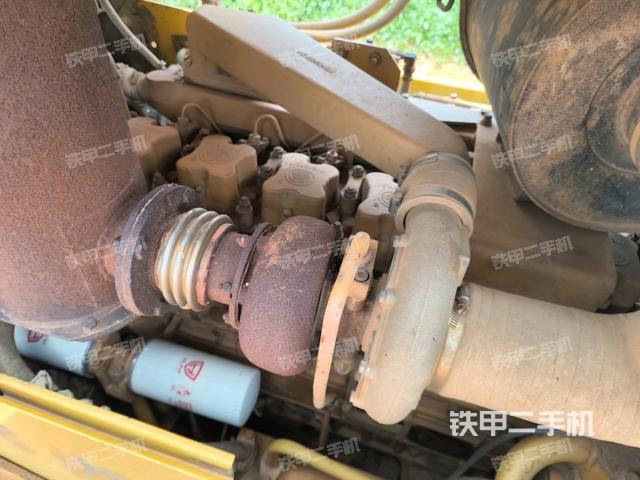 发动机右侧全景（推土机发动机舱）