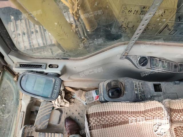 后窗玻璃角标(驾驶室部分) 后窗玻璃角标(驾驶室部分)