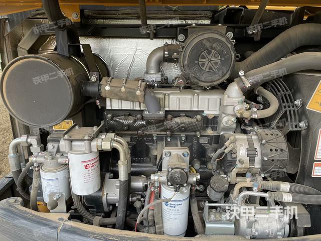 发动机整体俯视(整机外观) 发动机整体俯视(整机外观)