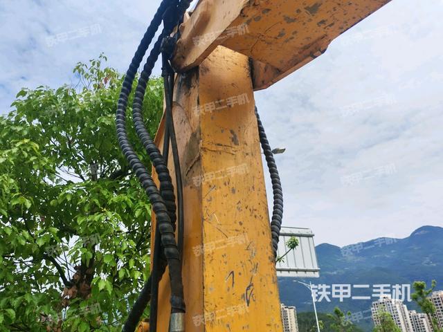 小臂整体右前（工作和回转装置）