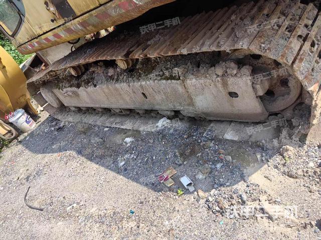 驾驶室顶部(整机外观) 驾驶室顶部(整机外观)