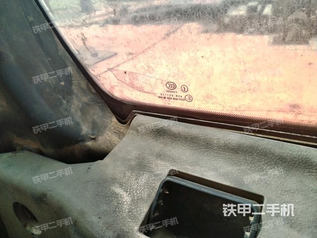 后窗玻璃角標(駕駛室部分) 后窗玻璃角標(駕駛室部分)