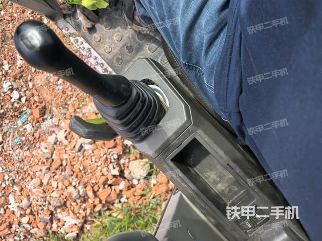 座椅左側(cè)控制臺(tái)/音響/含左手柄(駕駛室部分) 座椅左側(cè)控制臺(tái)/音響/含左手柄(駕駛室部分)