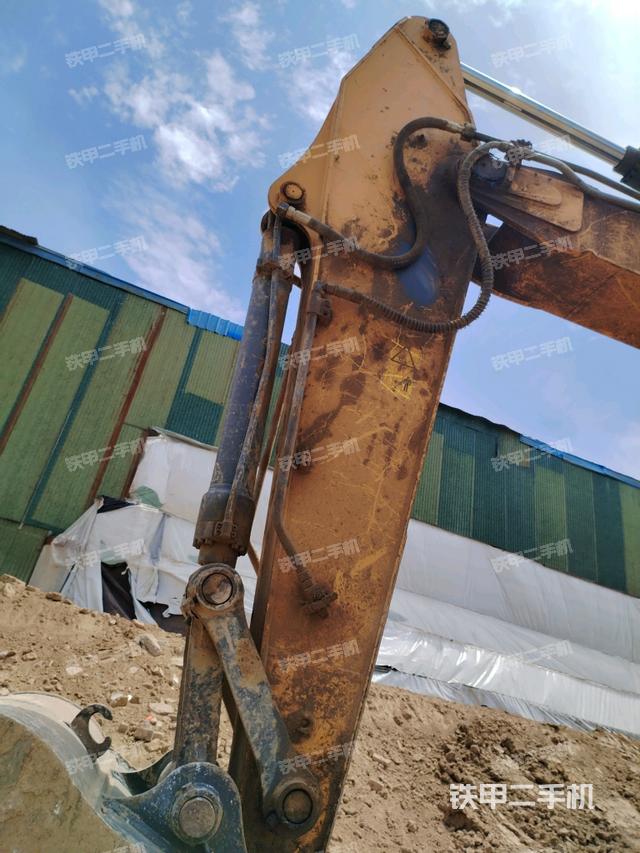 小臂整体左后(工作和回转装置) 小臂整体左后(工作和回转装置)