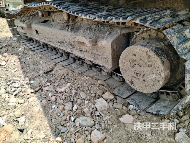 左侧履带整体 (行走机构) 左侧履带整体 (行走机构)