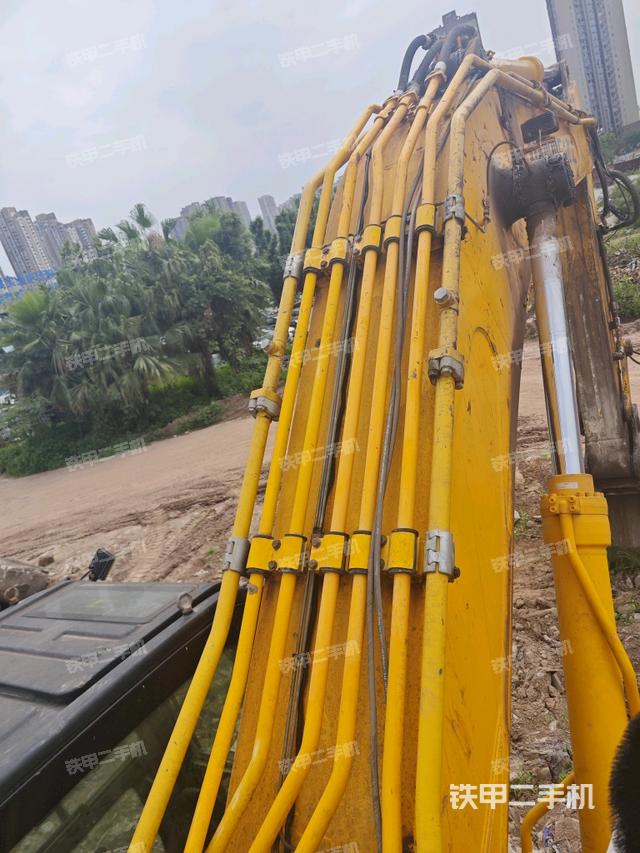 大臂背部俯視(工作和回轉(zhuǎn)裝置) 大臂背部俯視(工作和回轉(zhuǎn)裝置)