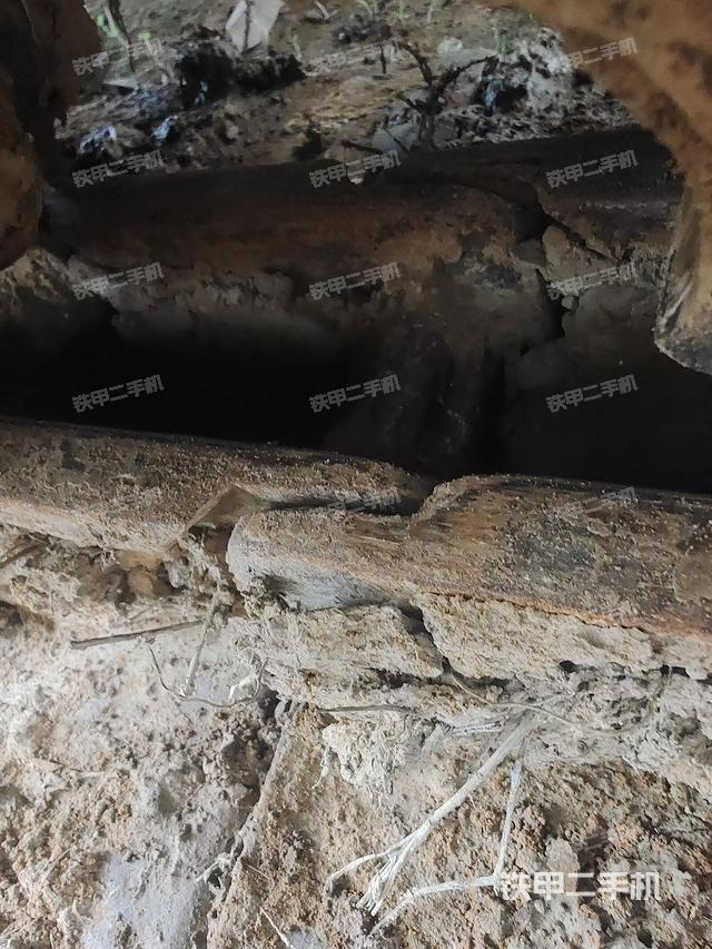 左側(cè)履帶整體?(行走機(jī)構(gòu)) 左側(cè)履帶整體?(行走機(jī)構(gòu))